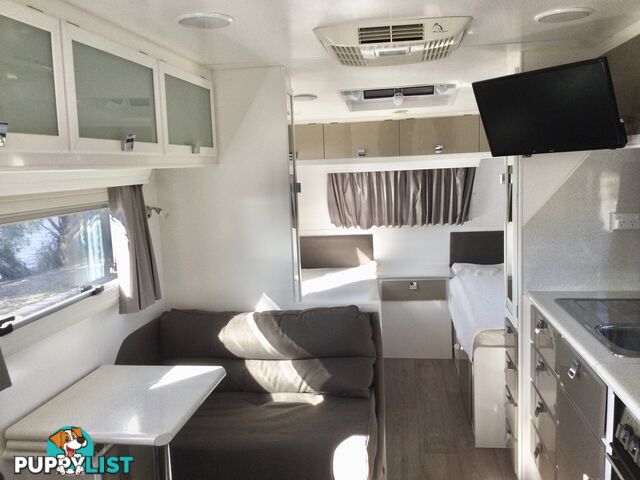 2014 Paramount COMMANDER