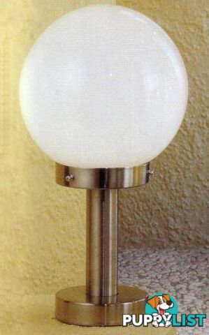 This classic exterier lamp is brand new from a colsed business and is priced to sell at 1/2 RRP at $40 with NO OFFERS.