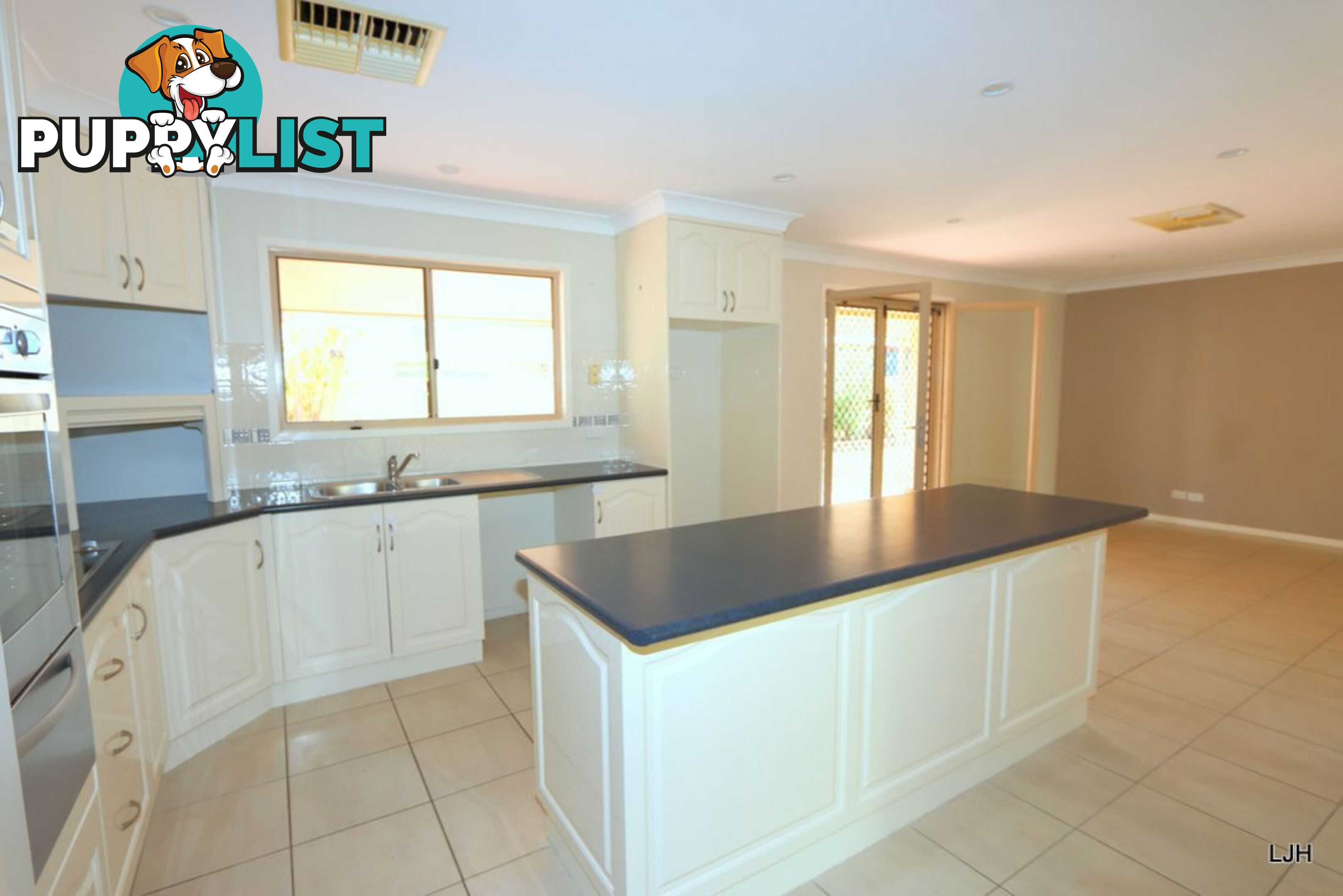 10 Peggy Court EMERALD QLD 4720