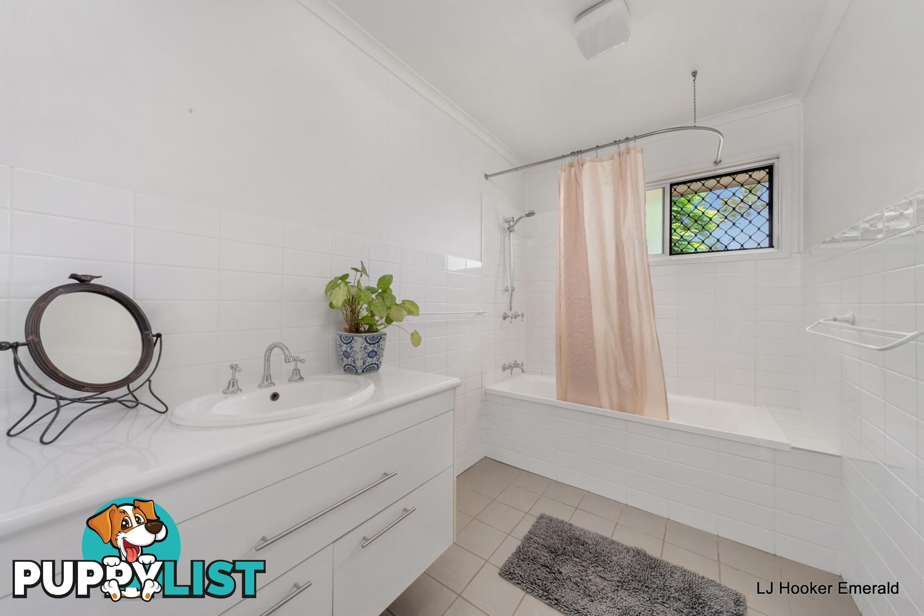 35 Harris Street EMERALD QLD 4720