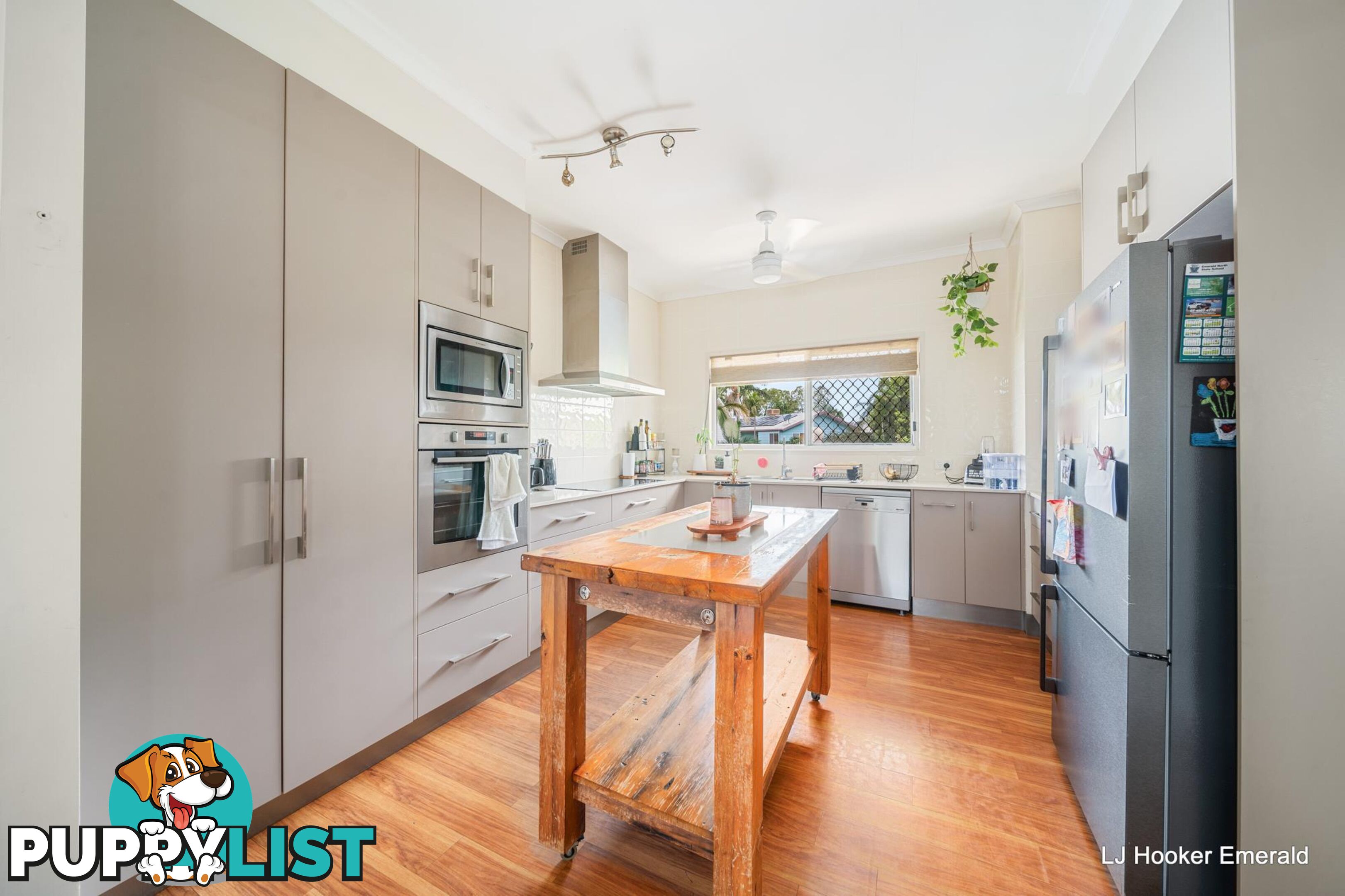 22 Roseanne Road EMERALD QLD 4720