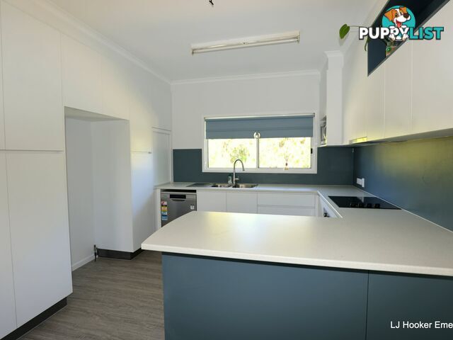 15 Roseanne Road EMERALD QLD 4720