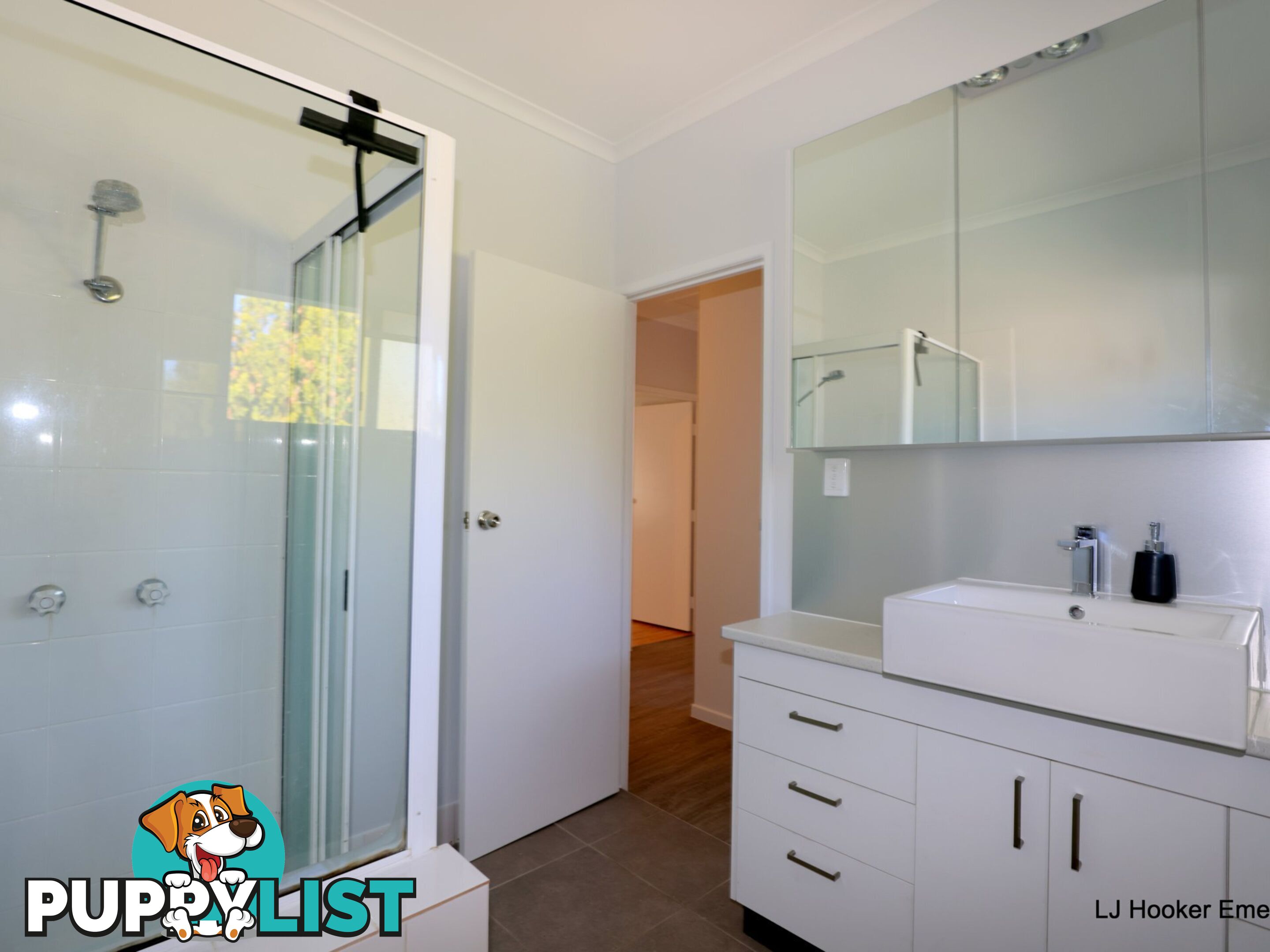 15 Roseanne Road EMERALD QLD 4720