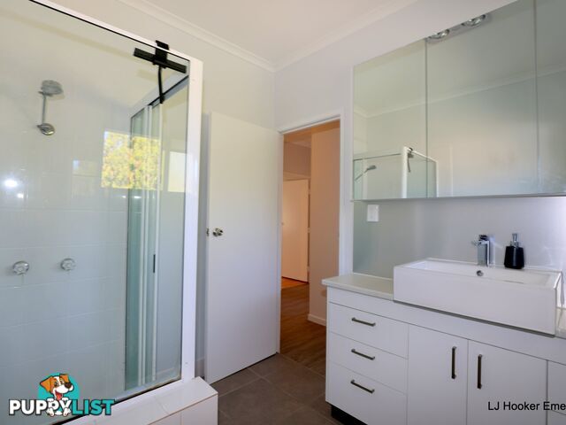 15 Roseanne Road EMERALD QLD 4720