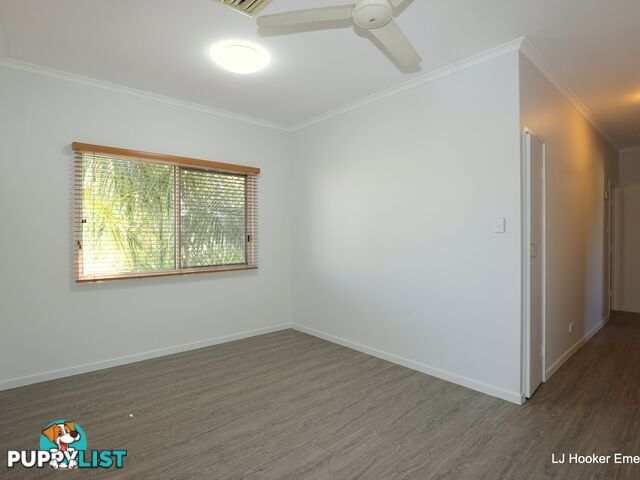 15 Roseanne Road EMERALD QLD 4720