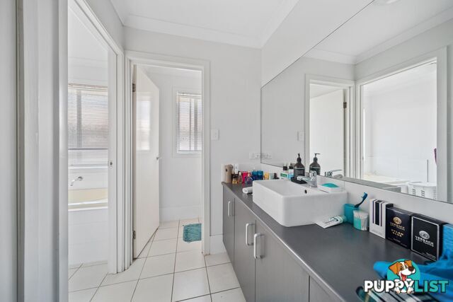 8 Onyx Street EMERALD QLD 4720