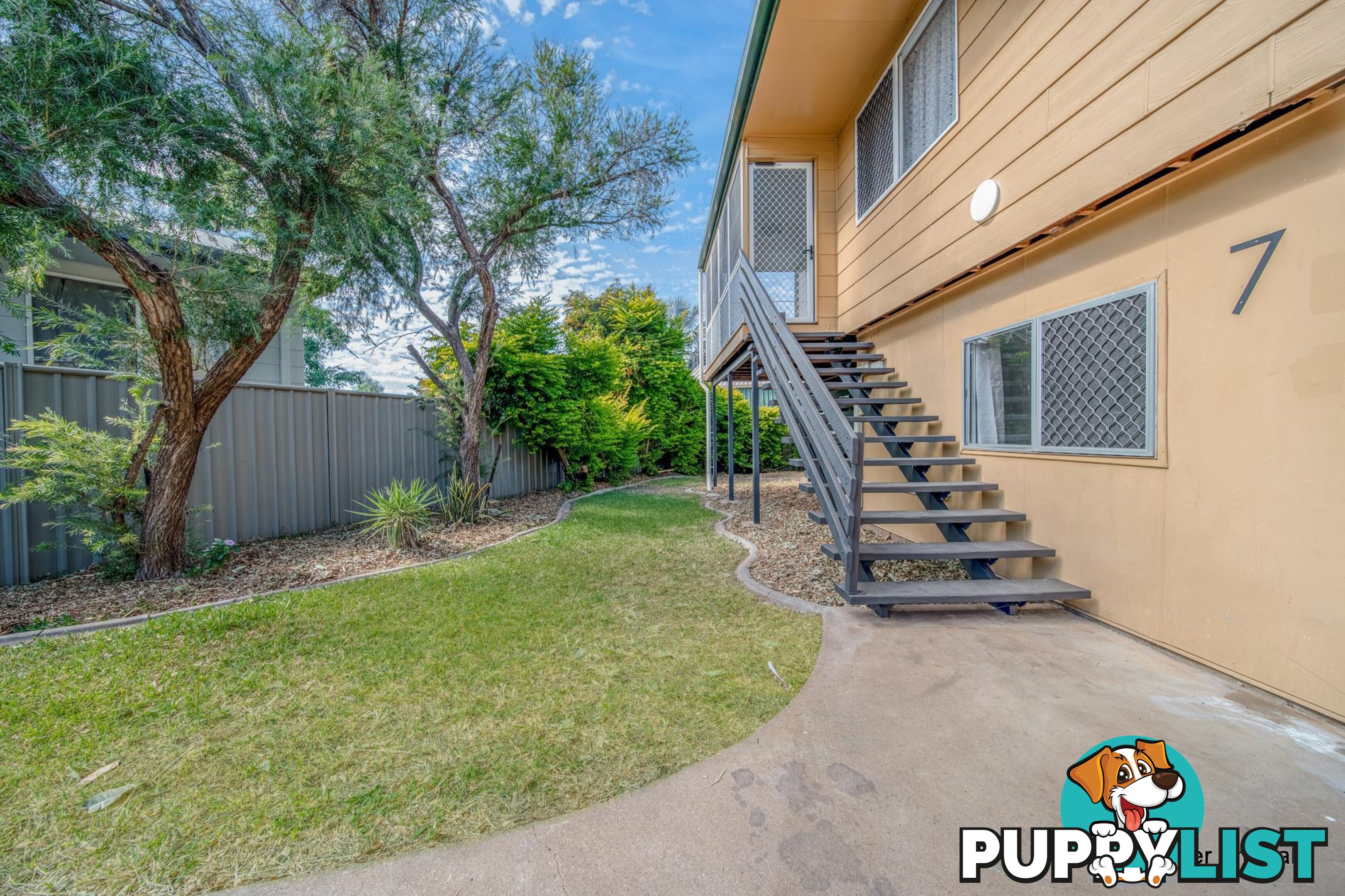 7/10 Burns Avenue EMERALD QLD 4720