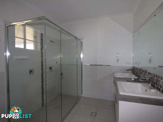 10 Rosehill Road EMERALD QLD 4720