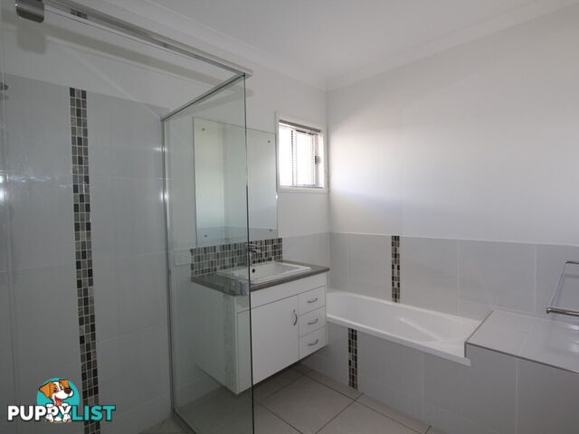 10 Rosehill Road EMERALD QLD 4720