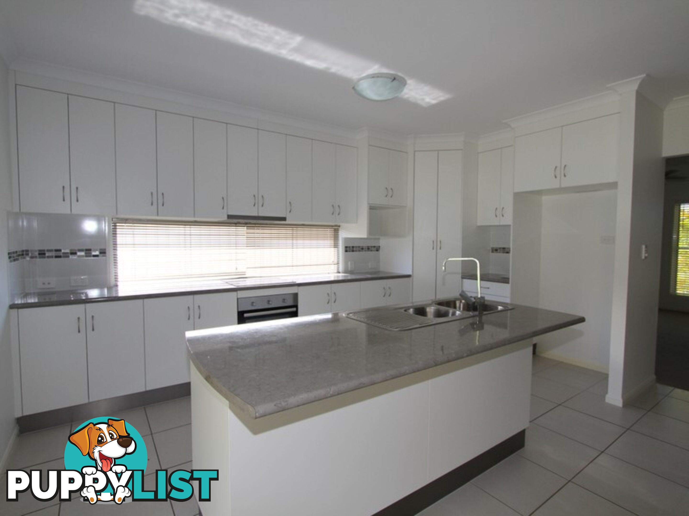 10 Rosehill Road EMERALD QLD 4720