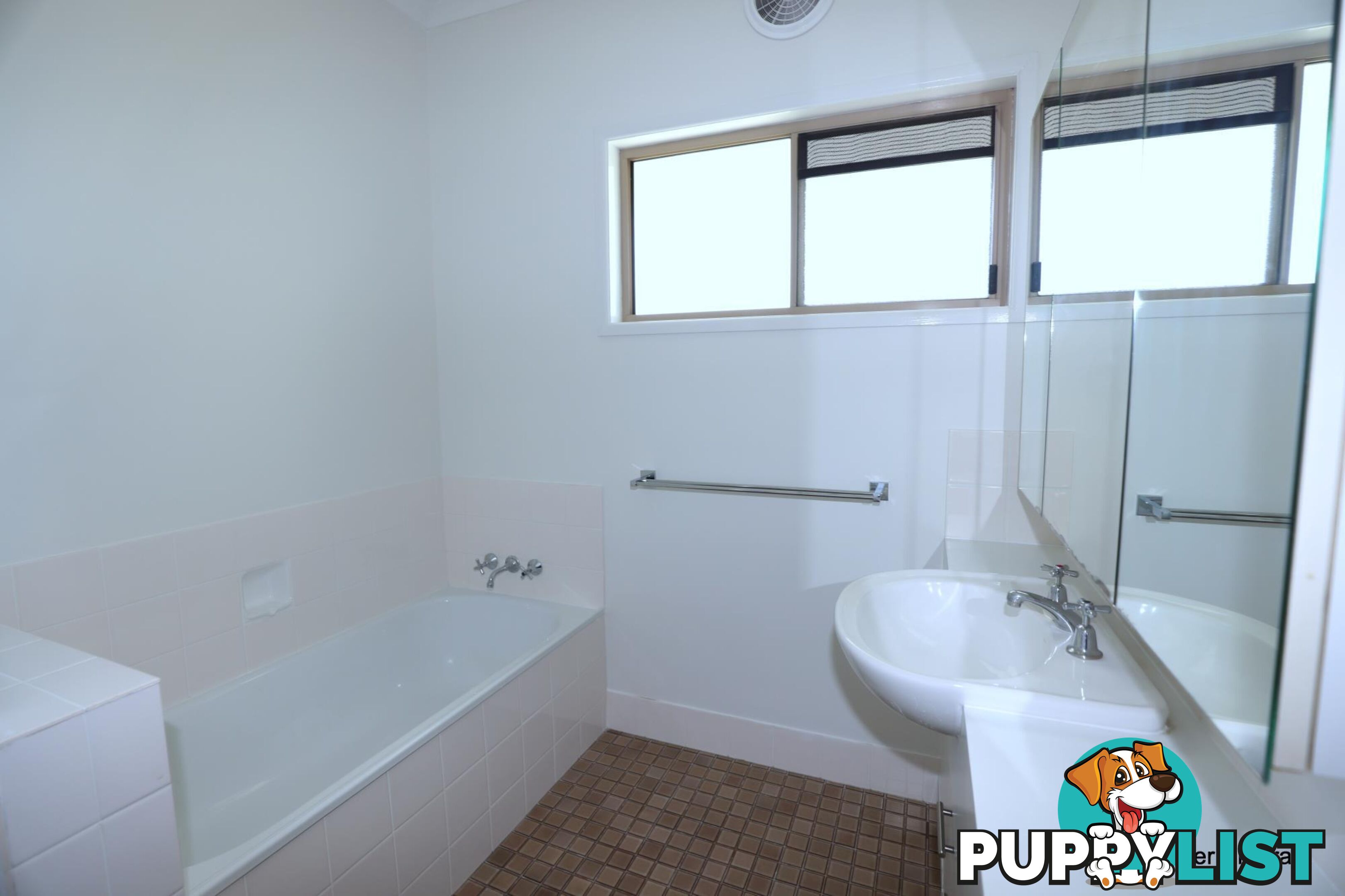 24 Staal Crescent EMERALD QLD 4720