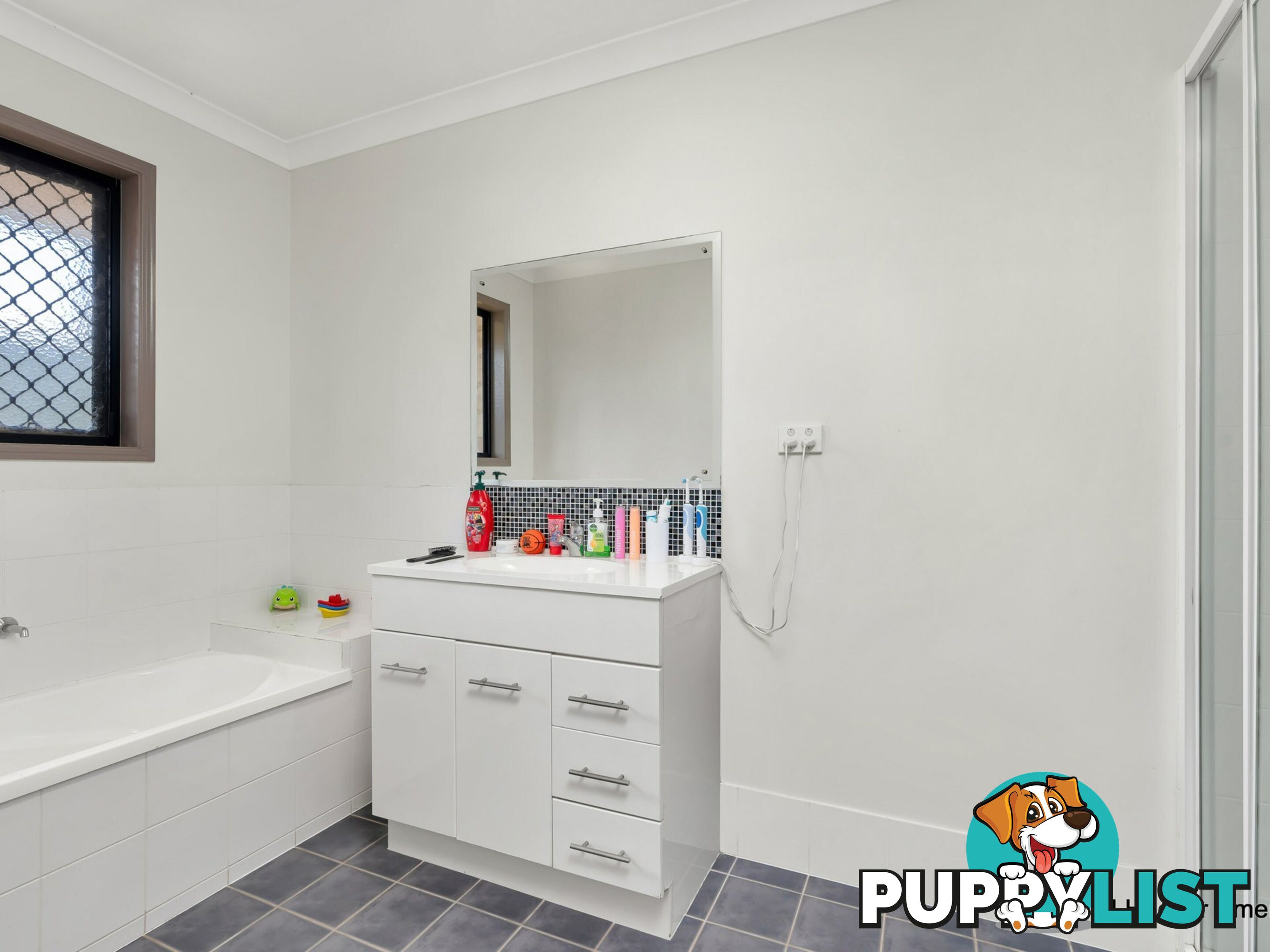 25 Berthun Street EMERALD QLD 4720