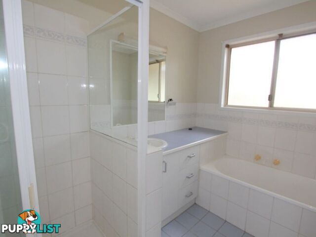 1/1 Buchholz Place EMERALD QLD 4720