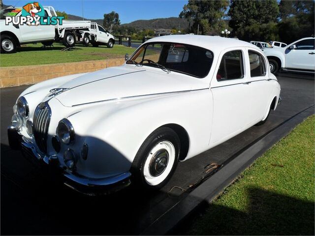 1957 JAGUAR 2.4   