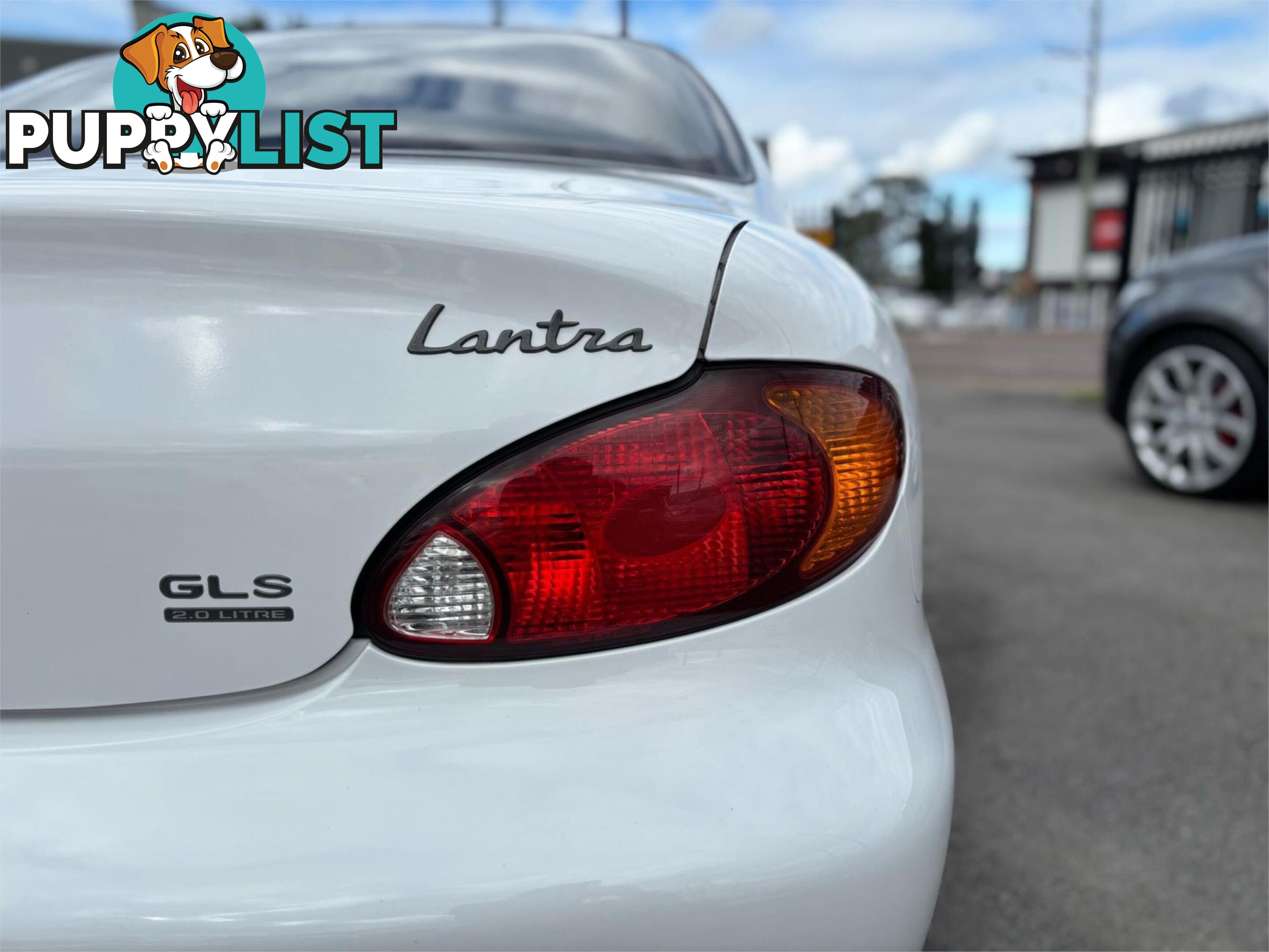 2000 HYUNDAI LANTRA GLS  4D SEDAN