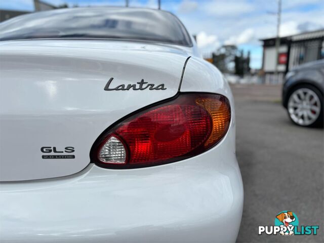 2000 HYUNDAI LANTRA GLS  4D SEDAN