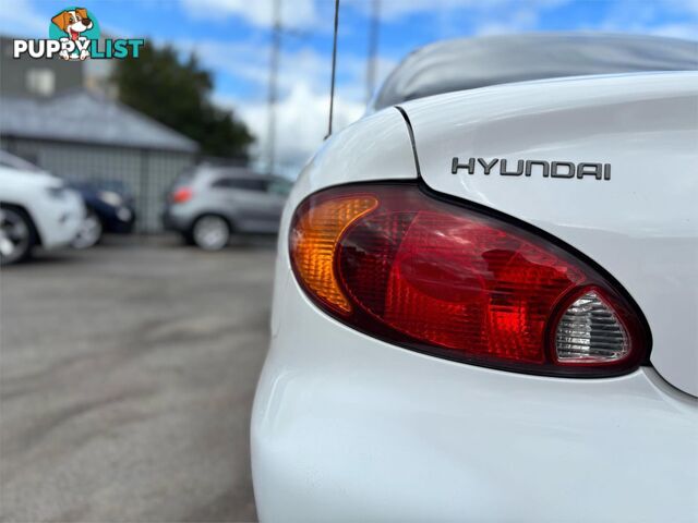 2000 HYUNDAI LANTRA GLS  4D SEDAN