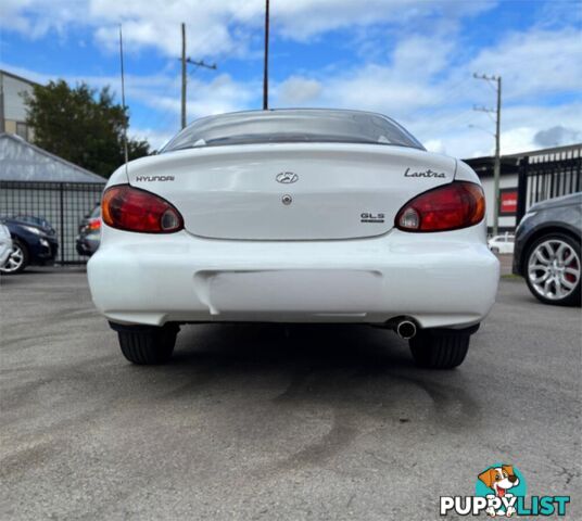 2000 HYUNDAI LANTRA GLS  4D SEDAN