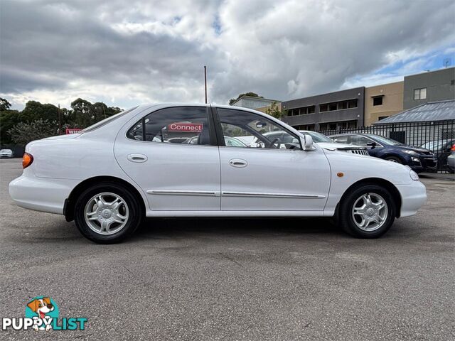 2000 HYUNDAI LANTRA GLS  4D SEDAN