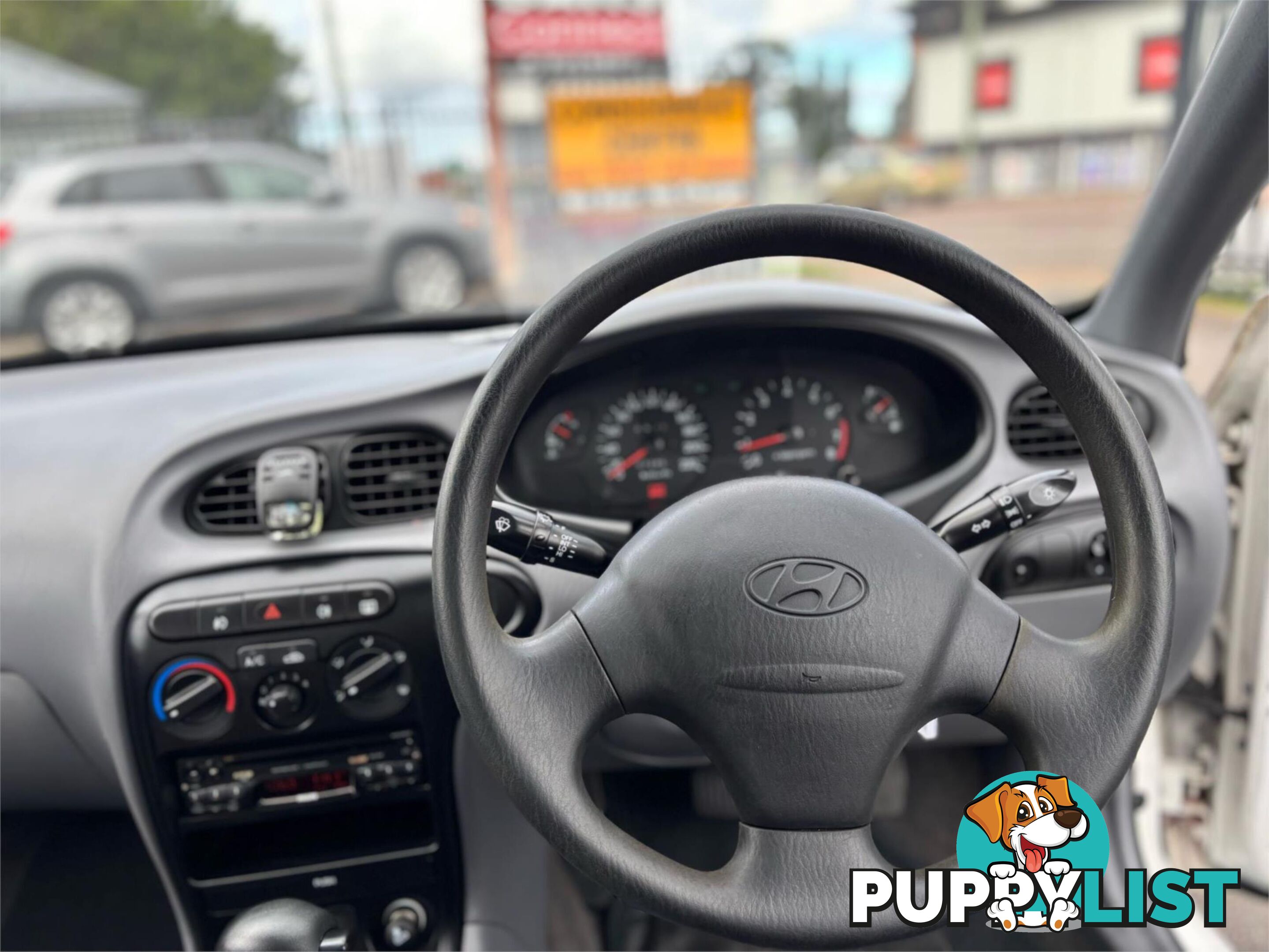 2000 HYUNDAI LANTRA GLS  4D SEDAN