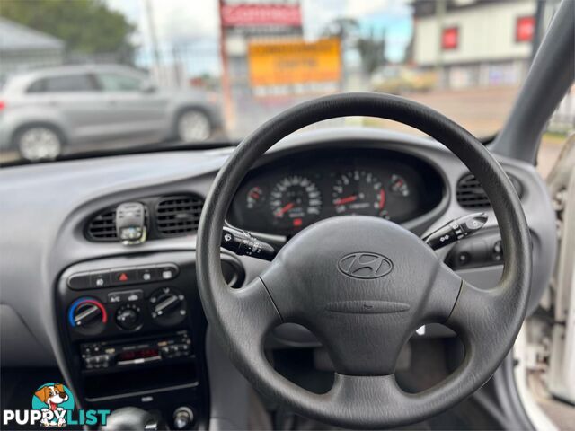 2000 HYUNDAI LANTRA GLS  4D SEDAN