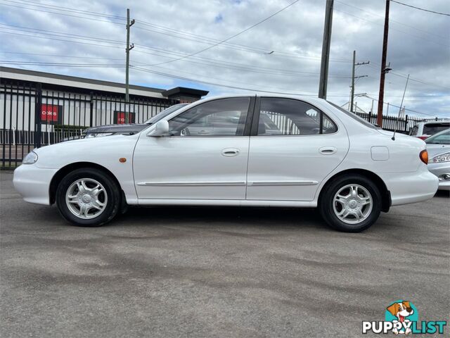 2000 HYUNDAI LANTRA GLS  4D SEDAN