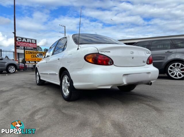 2000 HYUNDAI LANTRA GLS  4D SEDAN