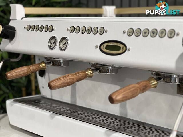 LA MARZOCCO GB5 3 GRP ESPRESSO COFFEE MACHINE WHITE & GOLD WOWA TIMBER & GOLD GROUP HANDLES