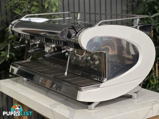 NUOVA SIMONELLI AURELIA WAVE VOLUMETRIC 3 GROUP WHITE & STAINLESS ESPRESSO COFFEE MACHINE CAFE