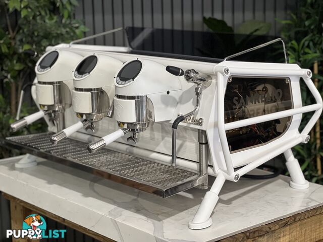 SAN REMO CAFE RACER 3 GRP WHITE/NAKED ESPRESSO COFFEE MACHINE W. WHITE & SILVER PESADO HANDLES