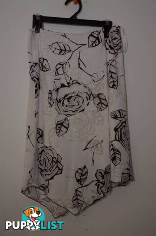 Esperanto white floral pattern skirt