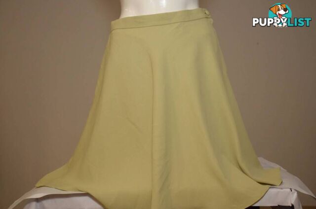 Sisial Women&#39;s pale green skirt size 14