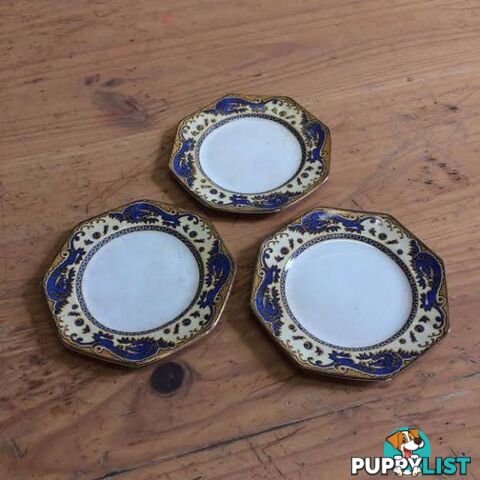 Three English Porcelain &#34;Ming&#34; plates