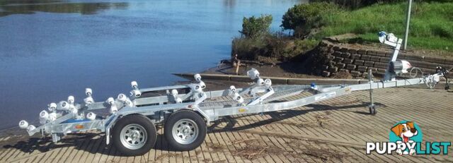 GAL BOAT TRAILER SUITS UP TO A 6.7 mt FIBERGLASS HULL TANDEM AXLE TARE 610 kg ATM 2800 kg HYD BRAKED