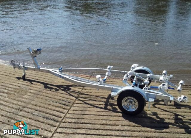 GAL BOAT TRAILER SUITS UP TO A 5.35 mt FIBERGLASS HULL TARE 300 kg ATM 1598 kg BRAKED