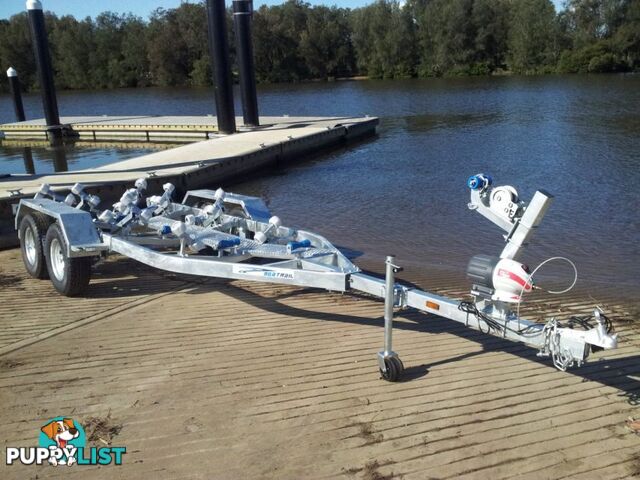 GAL BOAT TRAILER SUITS UP TO A 6.7 mt FIBERGLASS HULL TANDEM AXLE TARE 710 kg ATM 3500 kg HYD BRAKED