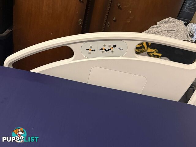 Electric height adjustable bed + mattress