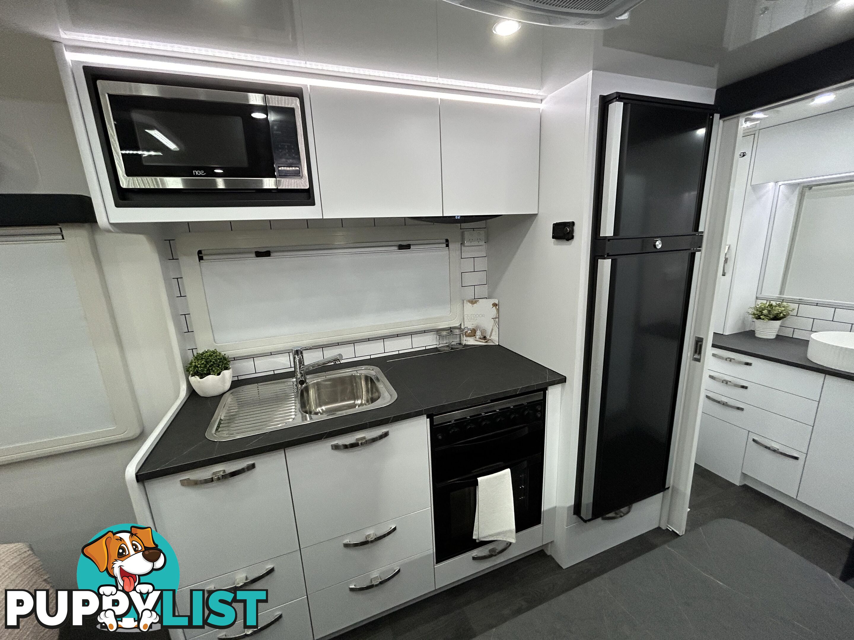 2025 DONWAY VINCENT 18' CD CARAVAN