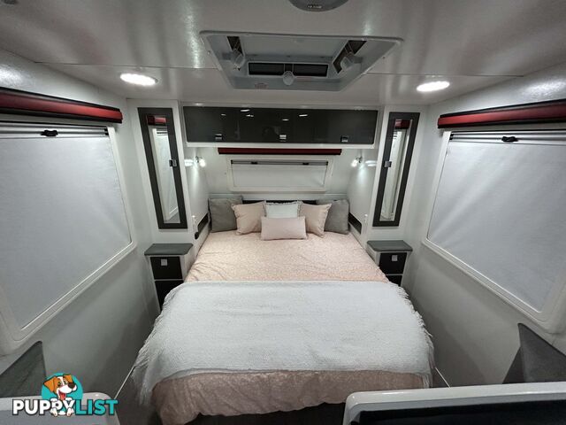 2017 PARAMOUNT COMMANDER XT 21Â RD CARAVAN
