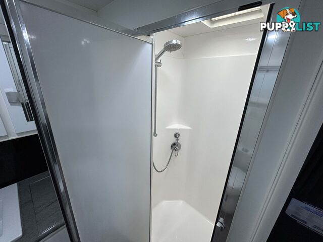 2017 PARAMOUNT COMMANDER XT 21Â RD CARAVAN
