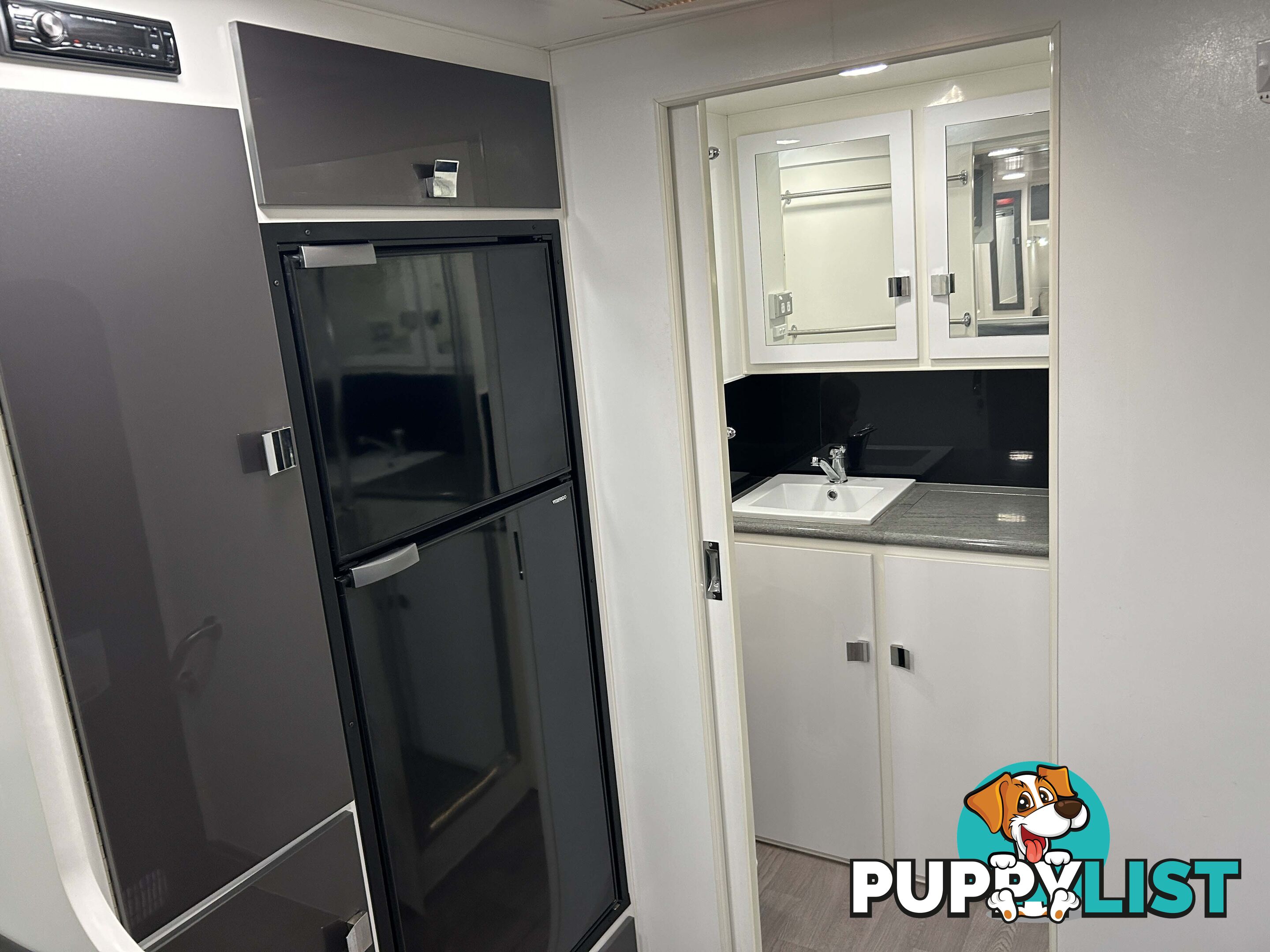 2017 PARAMOUNT COMMANDER XT 21Â RD CARAVAN
