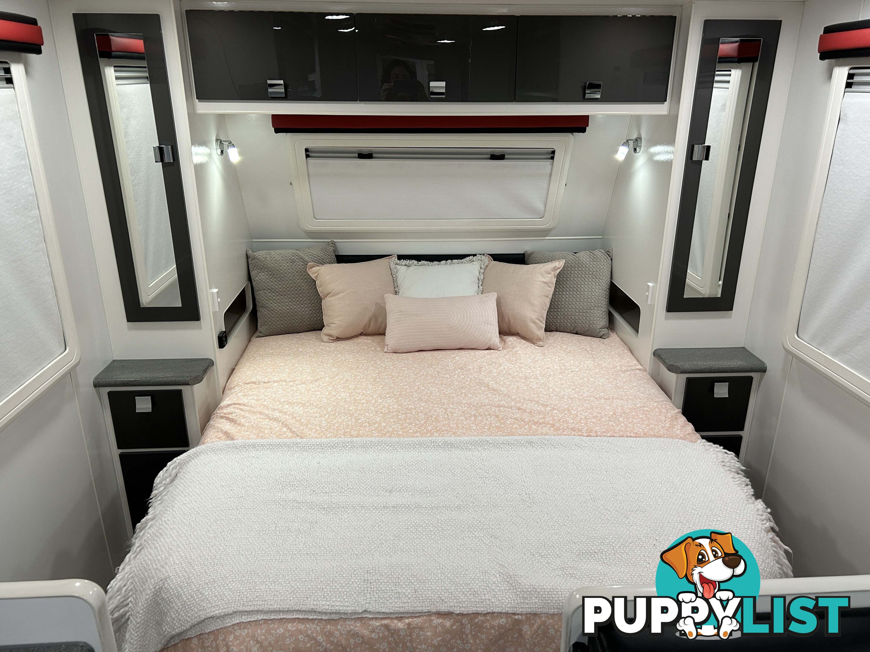 2017 PARAMOUNT COMMANDER XT 21Â RD CARAVAN