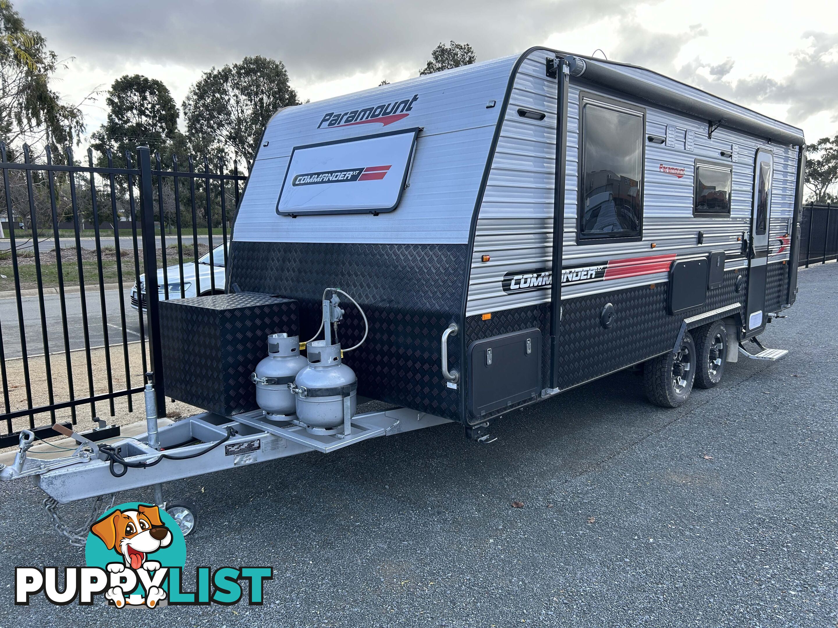 2017 PARAMOUNT COMMANDER XT 21Â RD CARAVAN