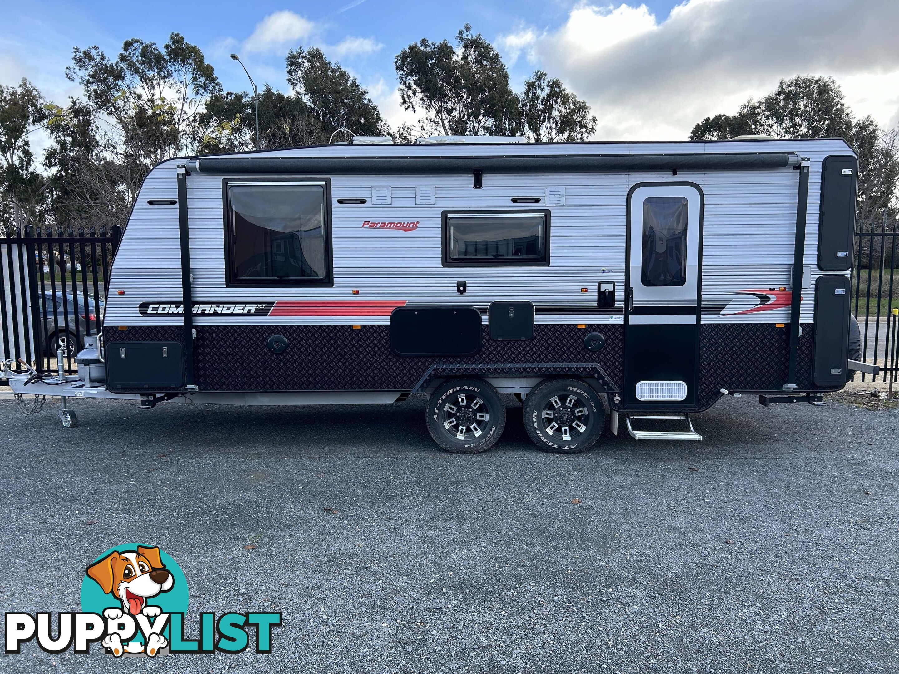 2017 PARAMOUNT COMMANDER XT 21Â RD CARAVAN