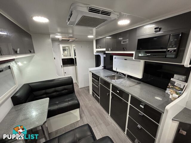 2017 PARAMOUNT COMMANDER XT 21Â RD CARAVAN
