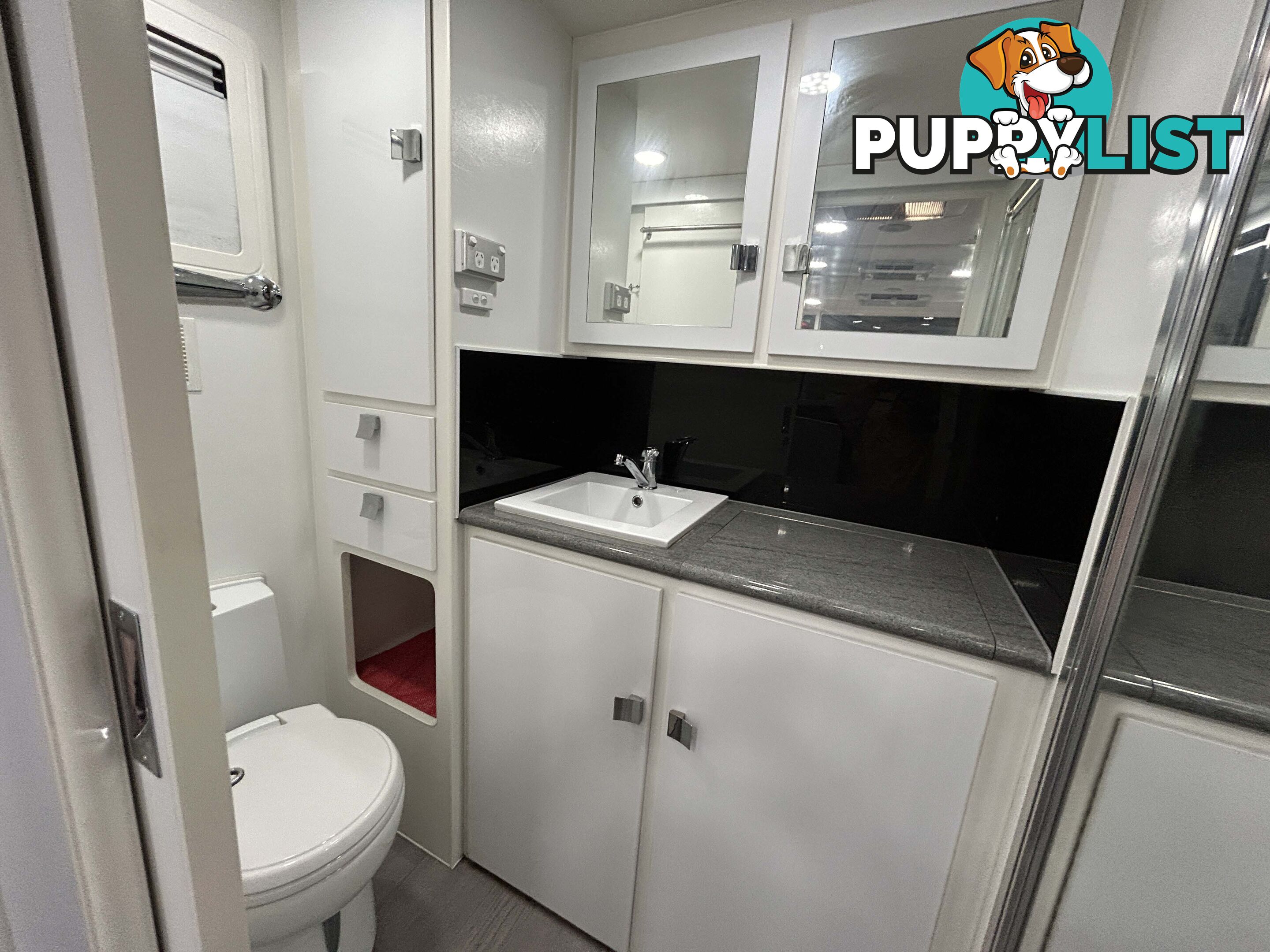 2017 PARAMOUNT COMMANDER XT 21Â RD CARAVAN