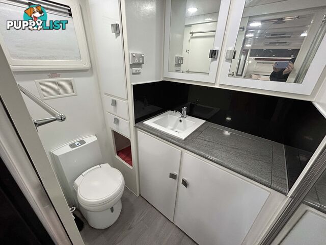 2017 PARAMOUNT COMMANDER XT 21Â RD CARAVAN