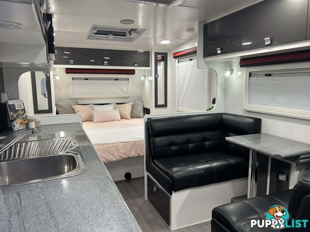 2017 PARAMOUNT COMMANDER XT 21Â RD CARAVAN
