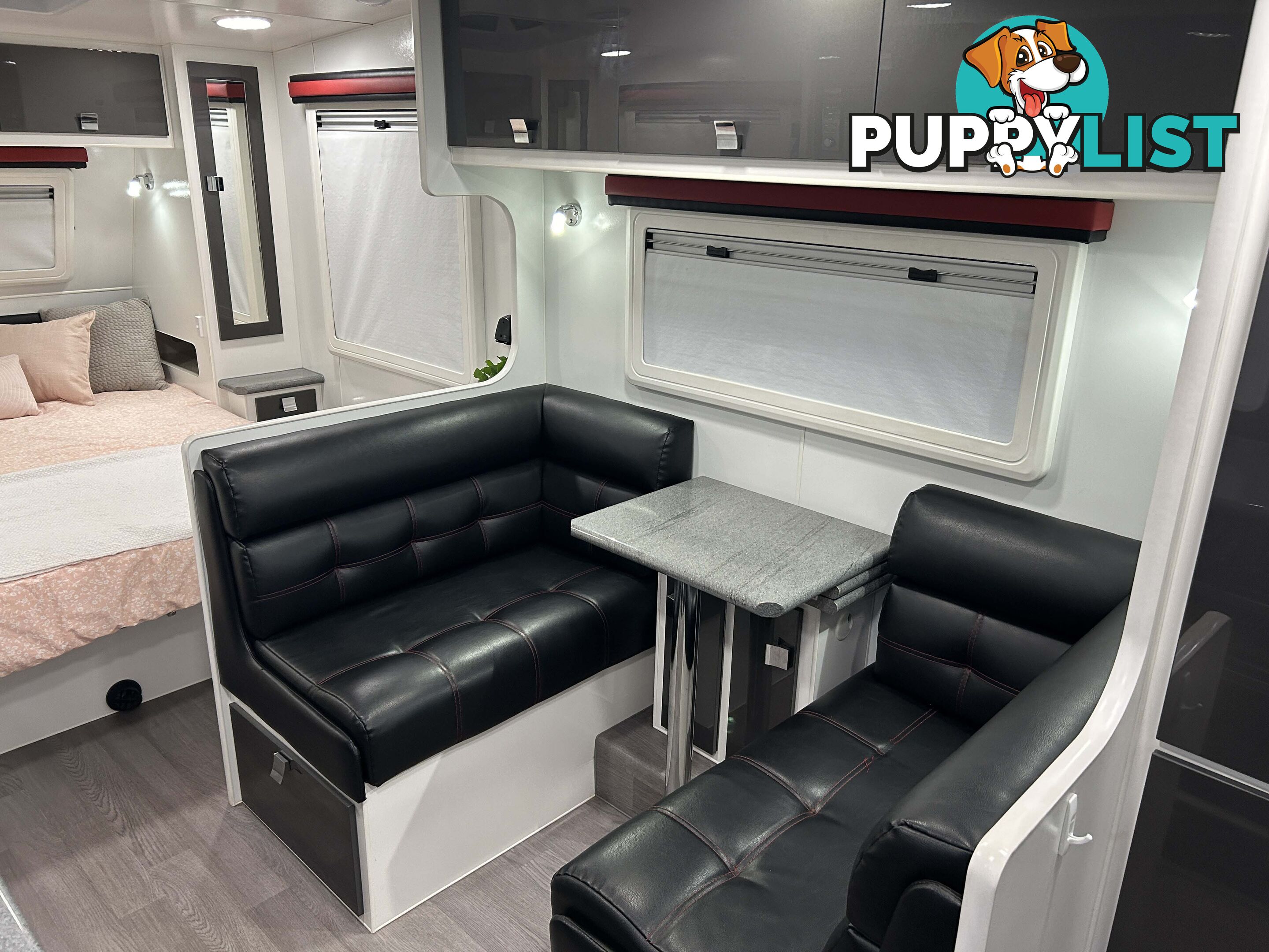 2017 PARAMOUNT COMMANDER XT 21Â RD CARAVAN
