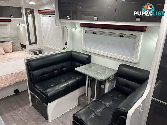2017 PARAMOUNT COMMANDER XT 21Â RD CARAVAN